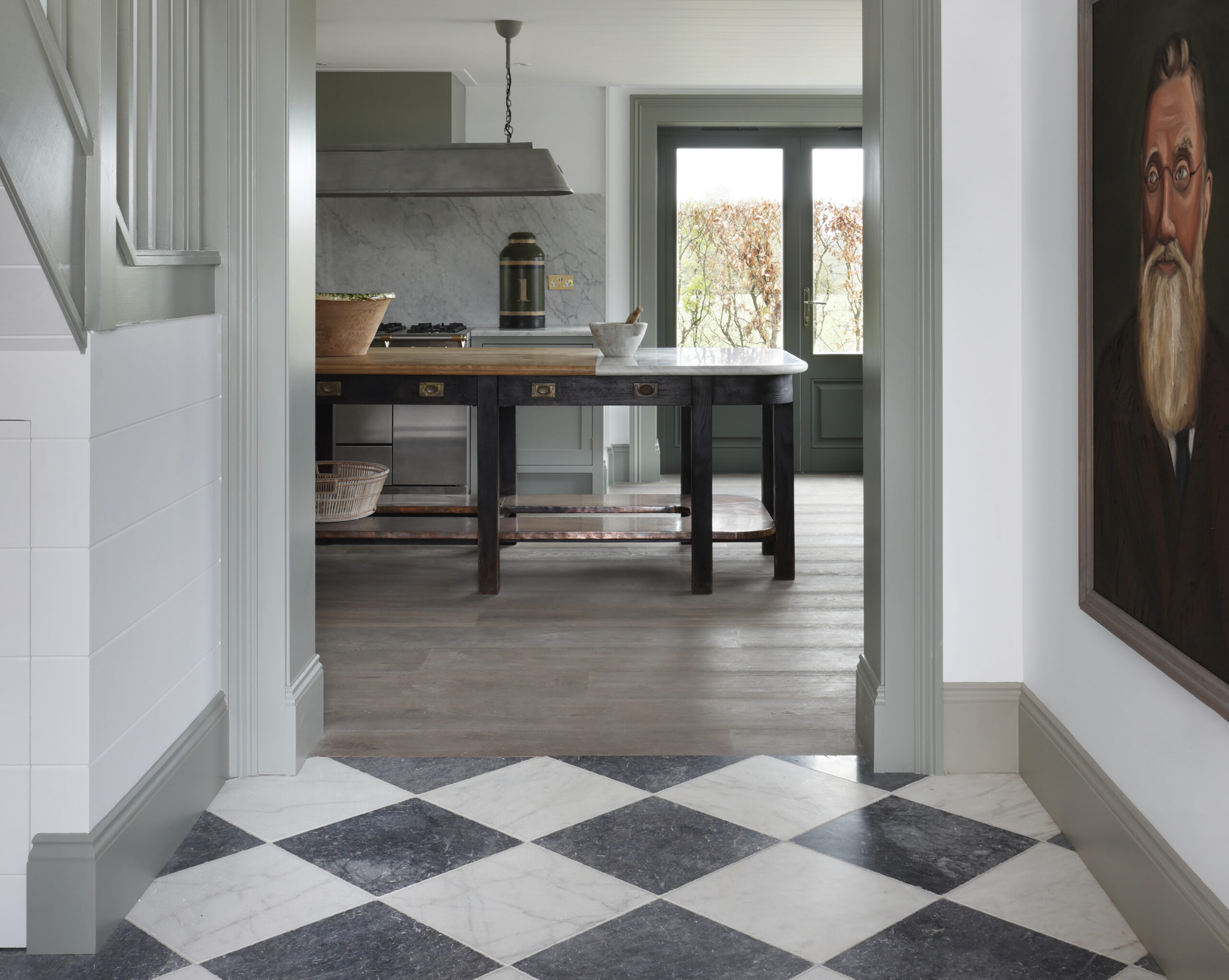 Modern hallway flooring ideas – ways to put the focus on your floor in an entryway